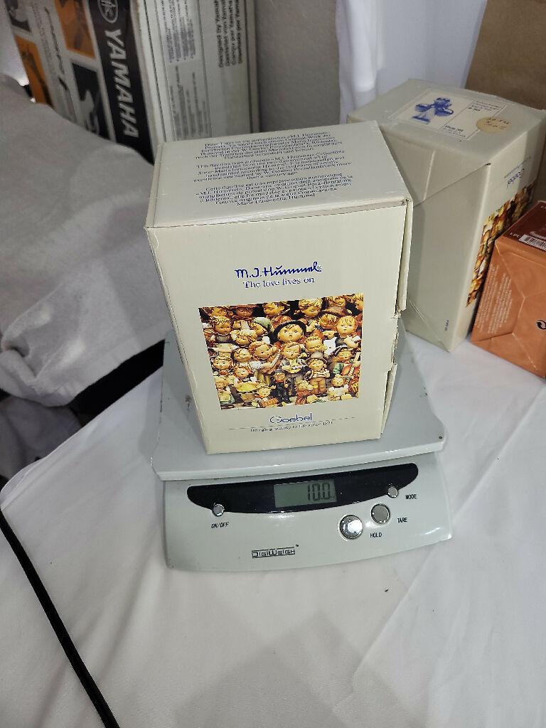 Goebel Hummel "The Artist" Boy with Painter's Palette #304 - trèsBin