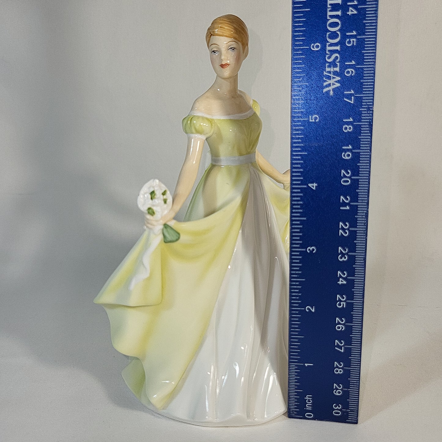 Royal Doulton Flower of the Month January - Snowdrop Devoted Love HN5500