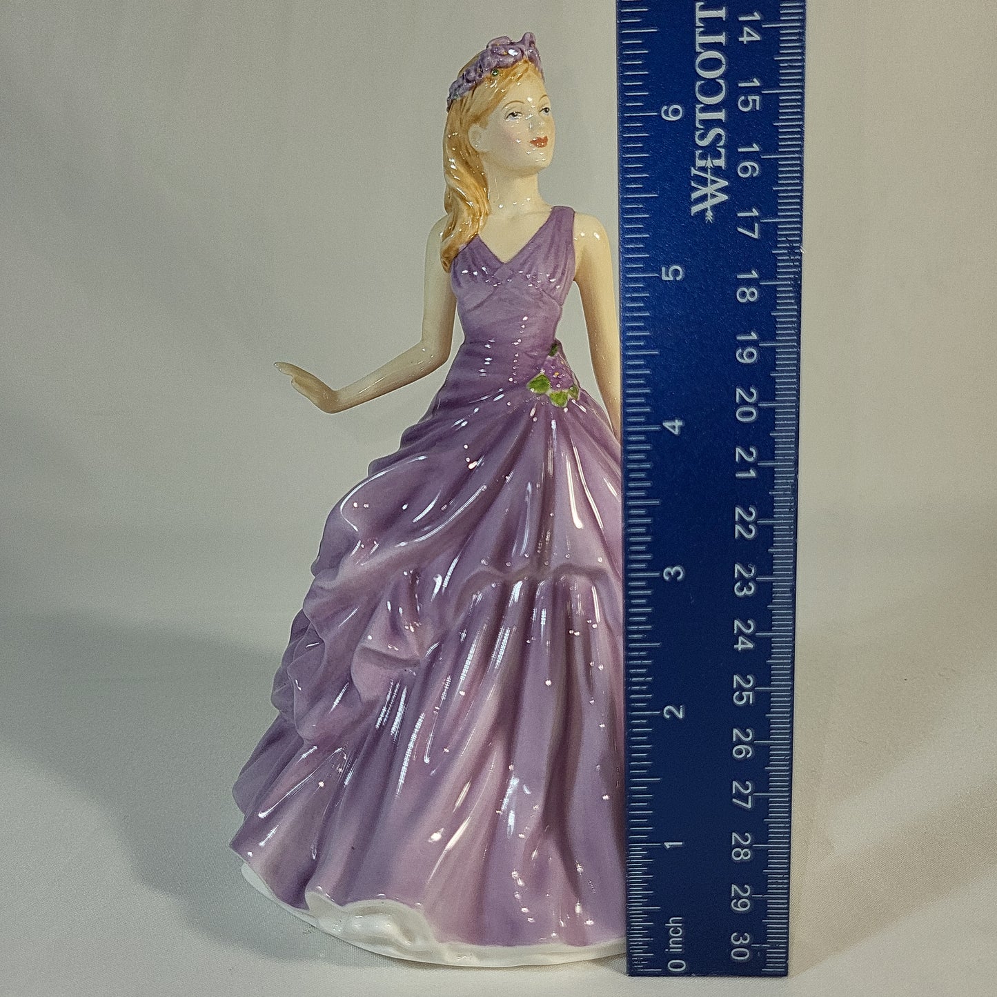 Royal Doulton Flower of the Month February - Violet Faithfulness HN5501