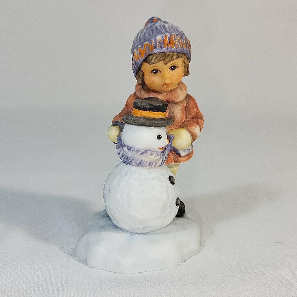 Goebel Hummel "A Gif t for Snowman" Little Girl with Snowman #92 - trèsBin