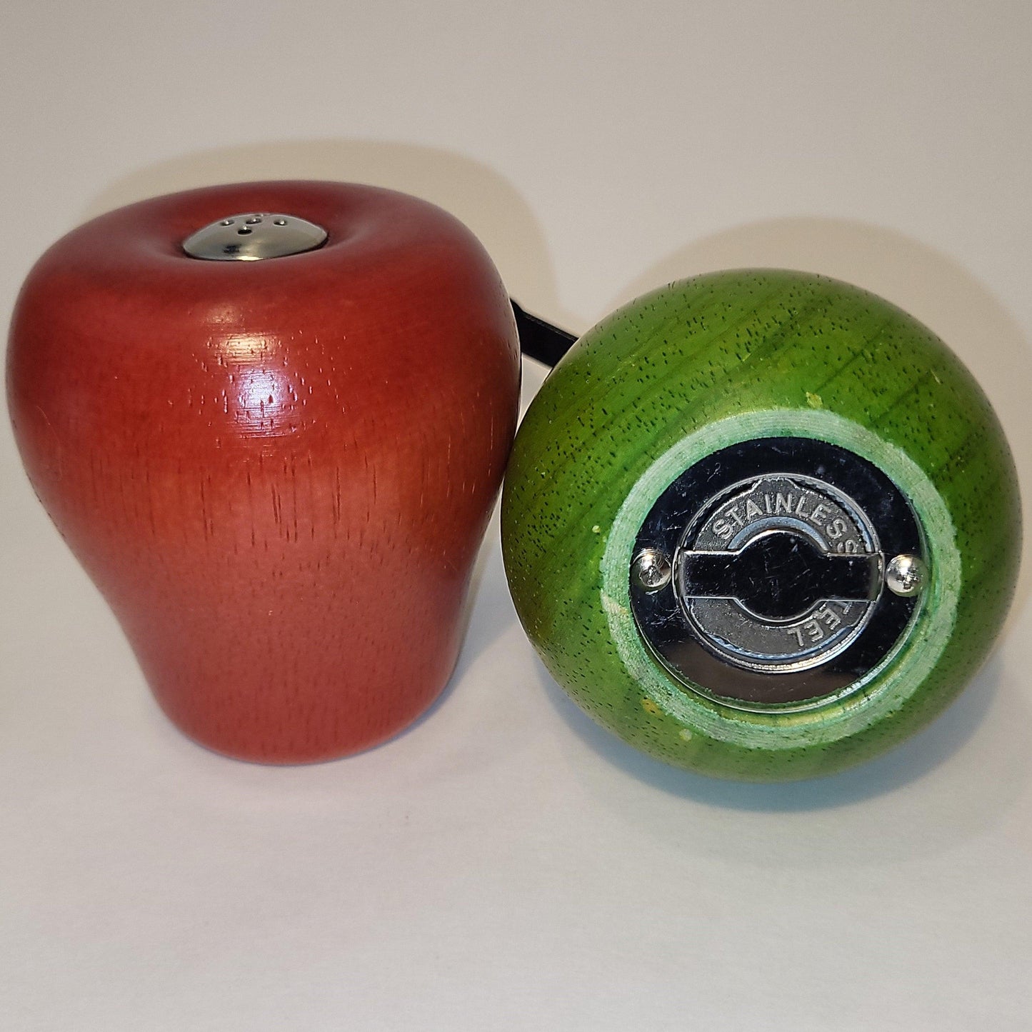 Wooden Apple & Pear Salt and Pepper Shakers - trèsBin