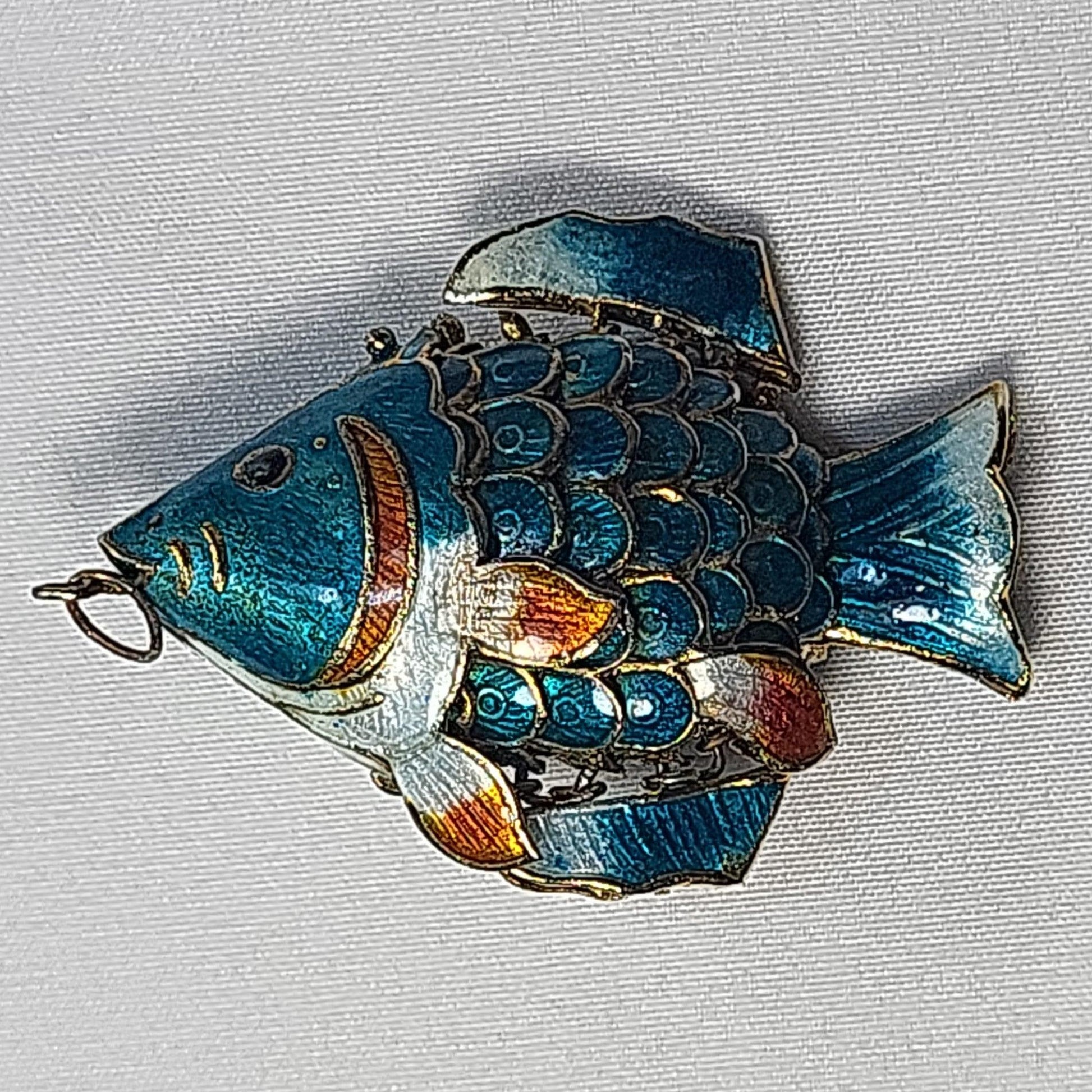 Articulating Multi-Color Enameled Fish Pendant with 29" Gold Tone Rope Style Chain - trèsBin