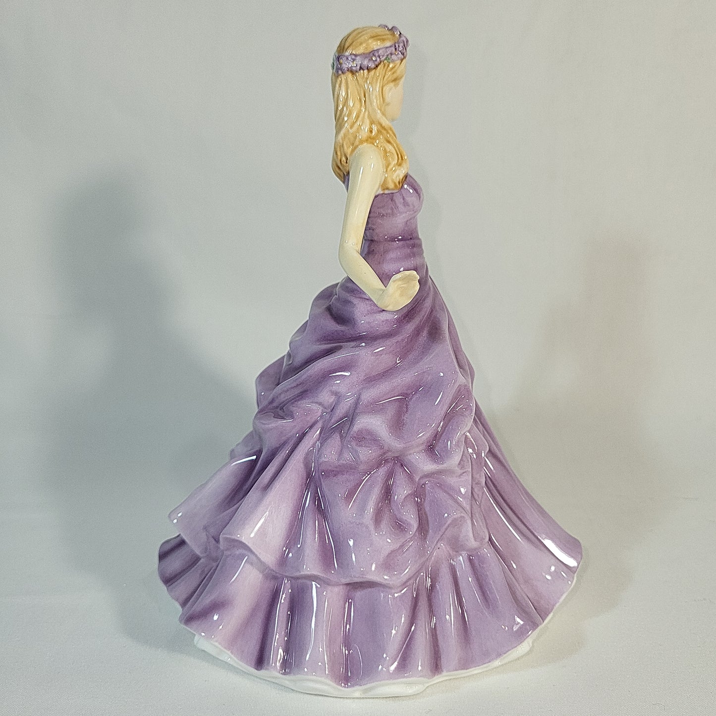 Royal Doulton Flower of the Month February - Violet Faithfulness HN5501