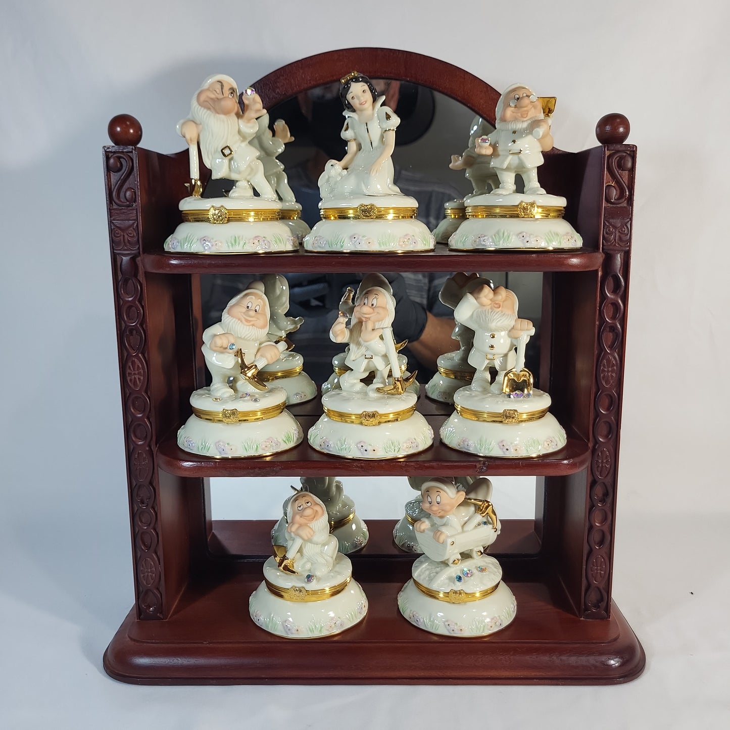 LENOX Disney Snow White & the Seven Dwarfs Treasure Box Figures with Display Stand