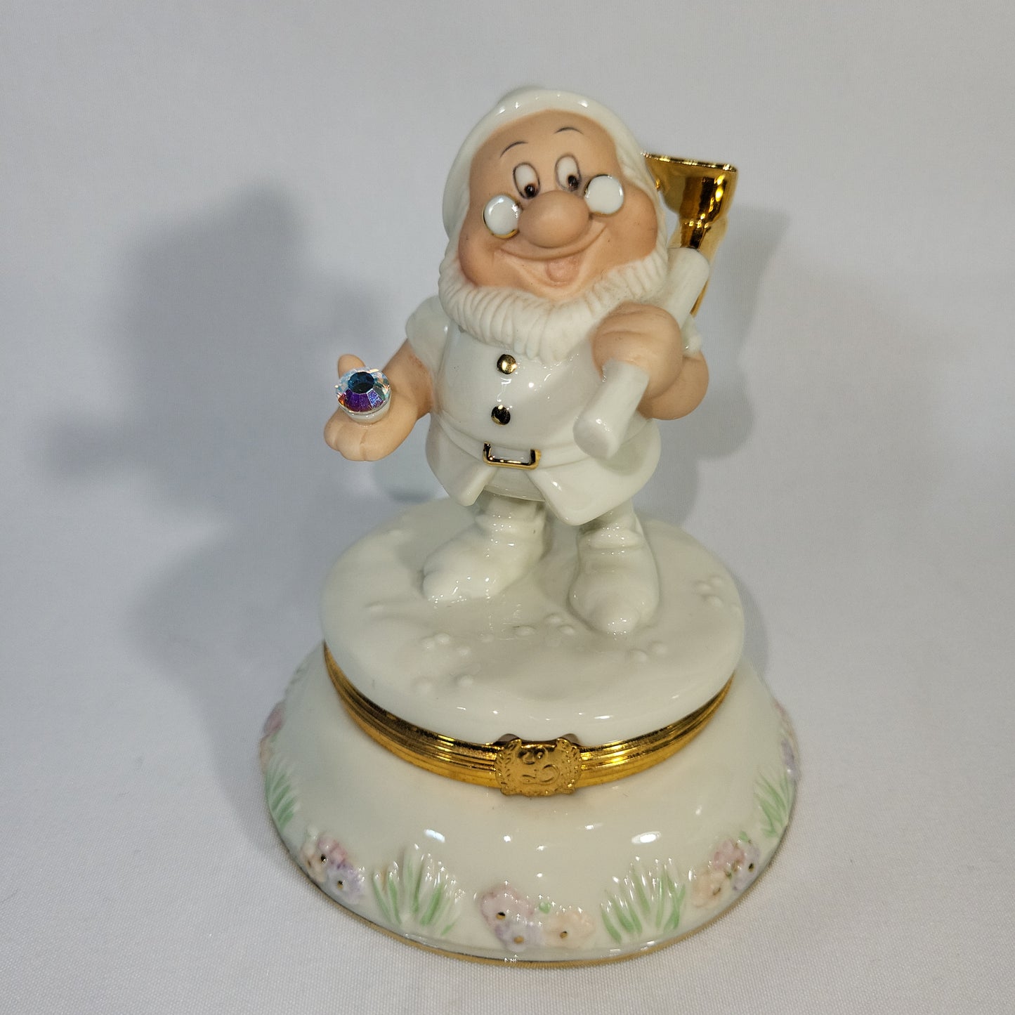 LENOX Disney Snow White & the Seven Dwarfs Treasure Box Figures with Display Stand
