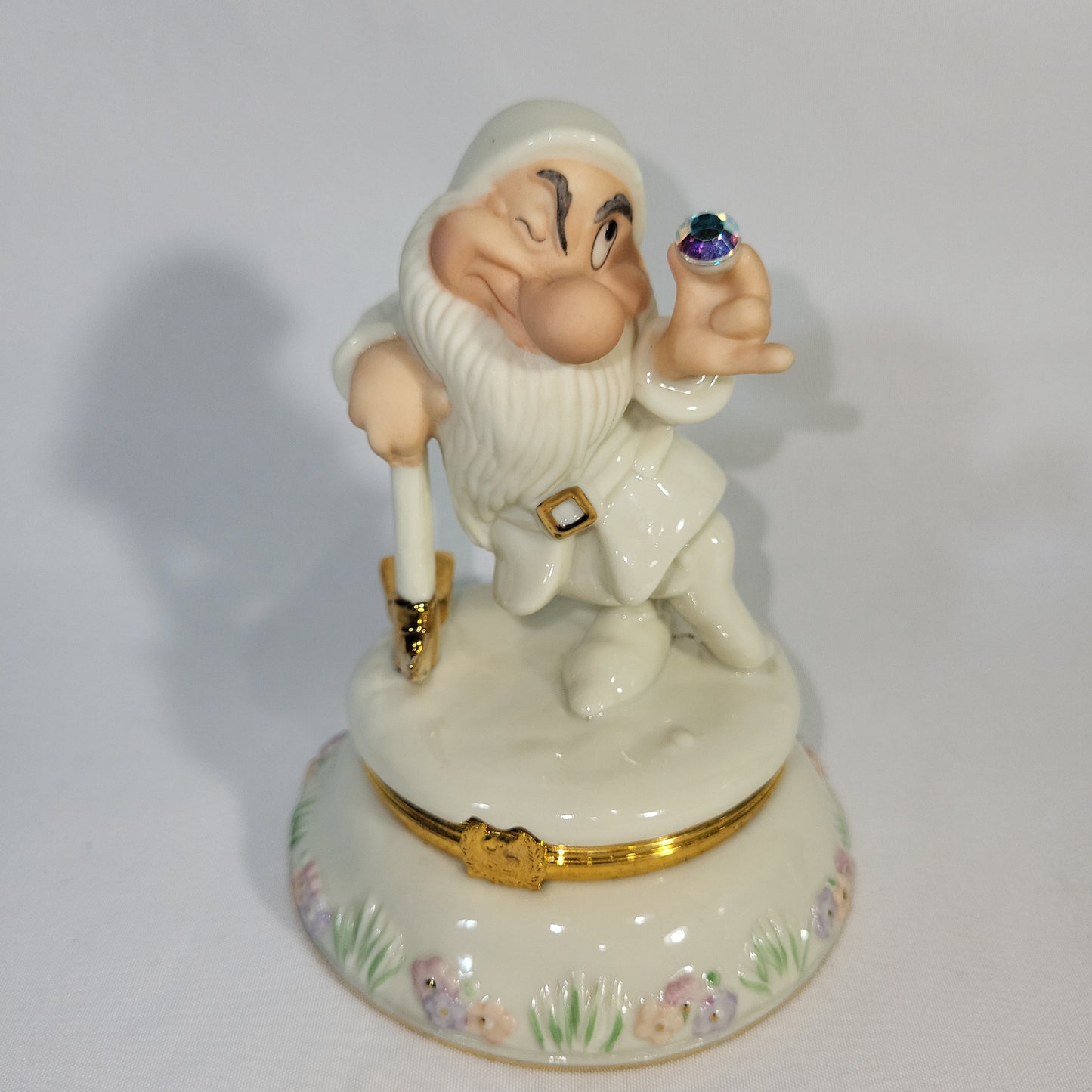 LENOX Disney Snow White & the Seven Dwarfs Treasure Box Figures with Display Stand