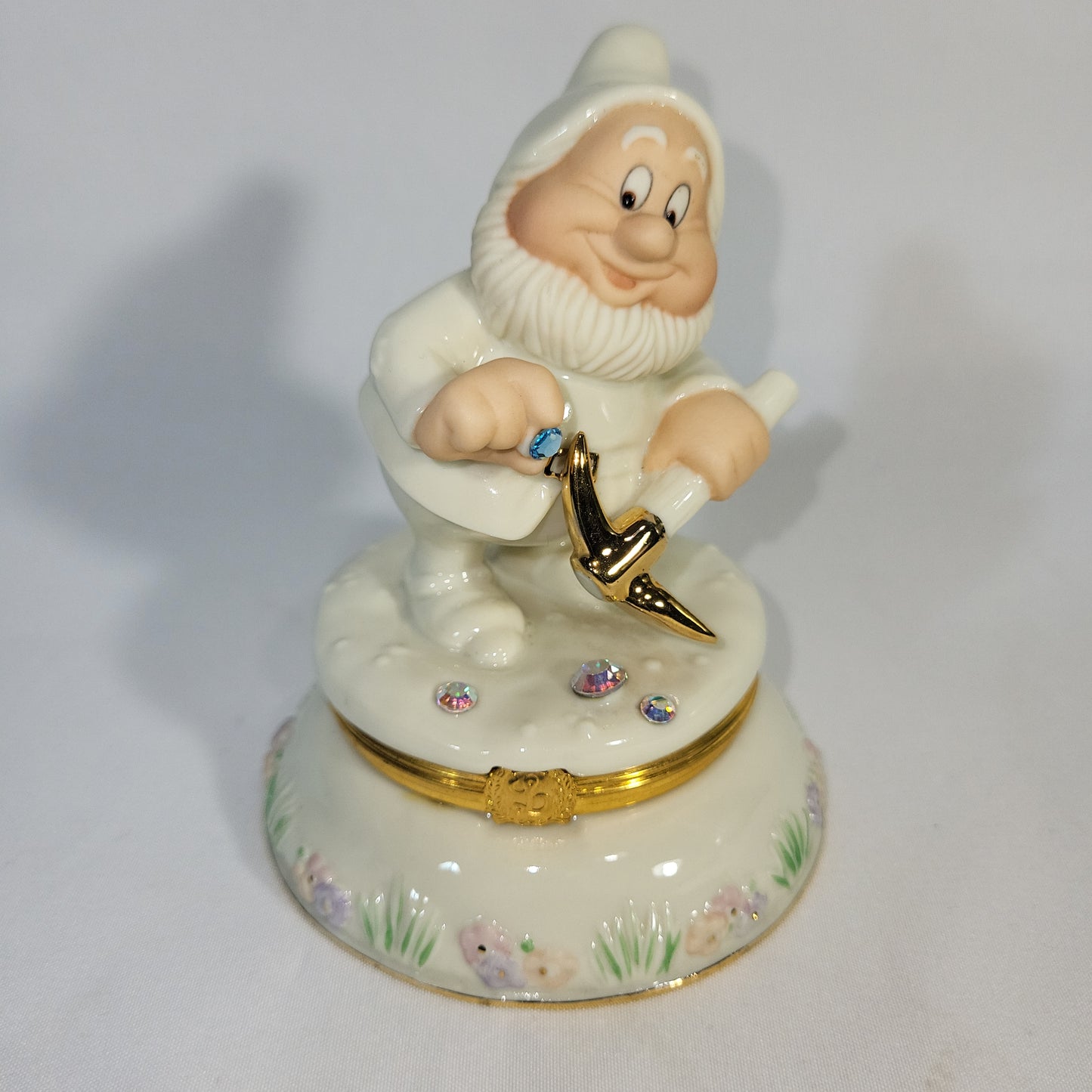 LENOX Disney Snow White & the Seven Dwarfs Treasure Box Figures with Display Stand