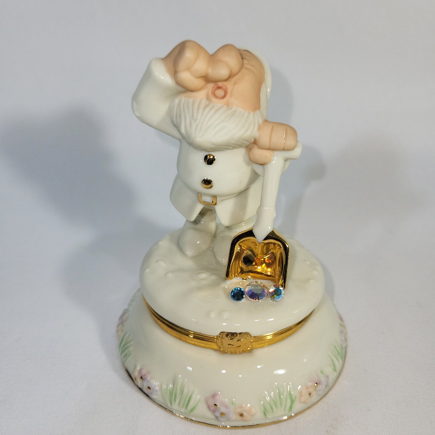 LENOX Disney Snow White & the Seven Dwarfs Treasure Box Figures with Display Stand
