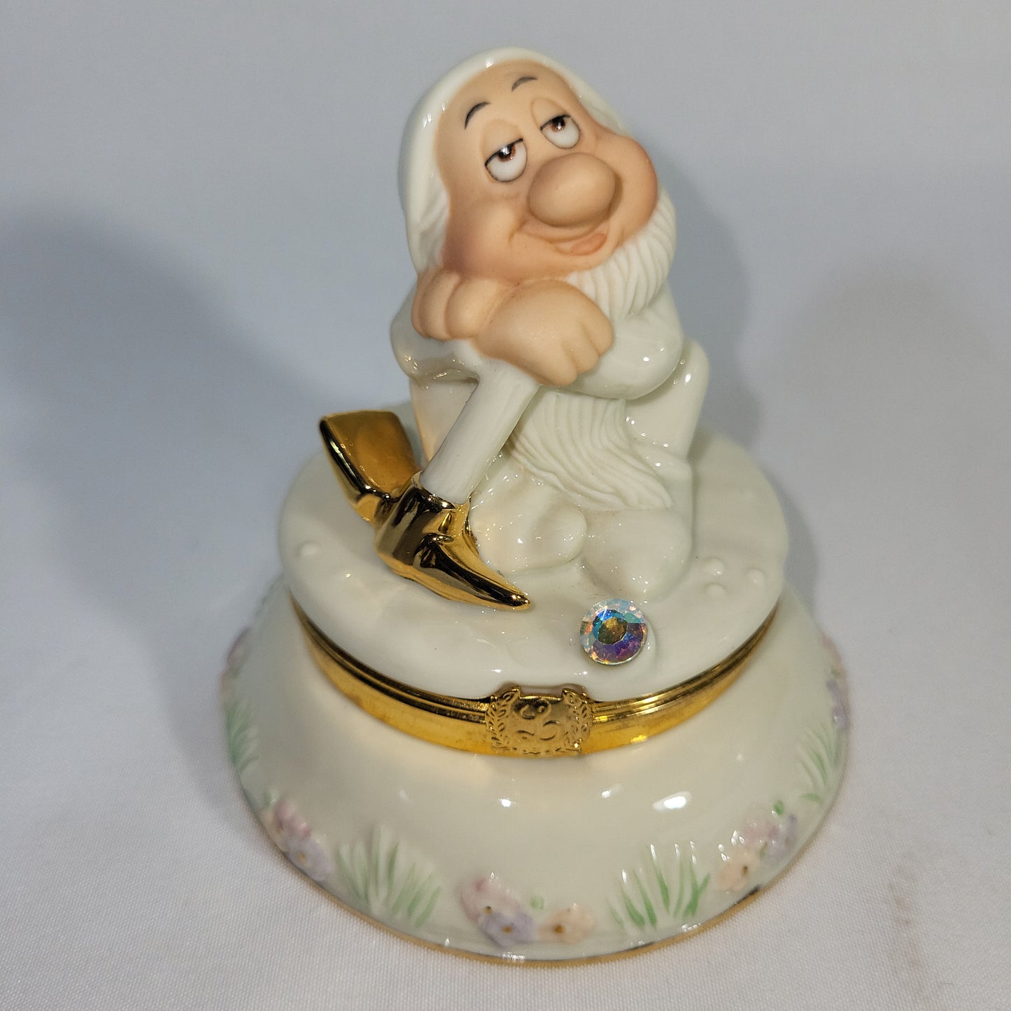 LENOX Disney Snow White & the Seven Dwarfs Treasure Box Figures with Display Stand