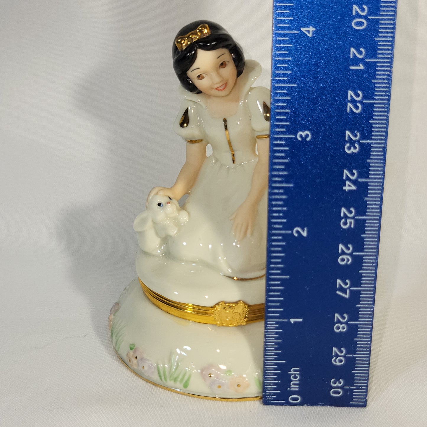 LENOX Disney Snow White & the Seven Dwarfs Treasure Box Figures with Display Stand