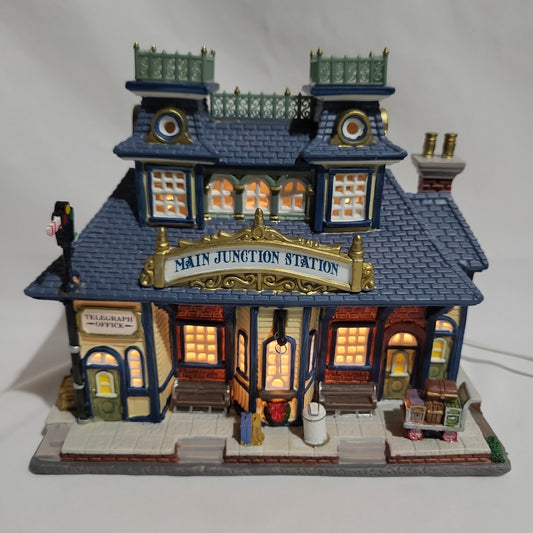 LEMAX Caddington Village Collection Main Junction Station No. 65396