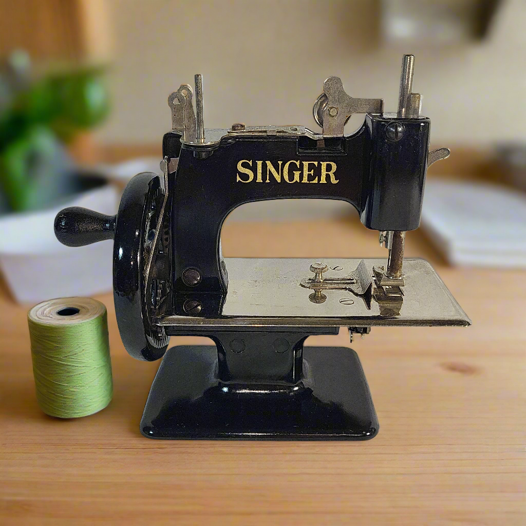 Singer Mini Model 20 10 Sewing Machine