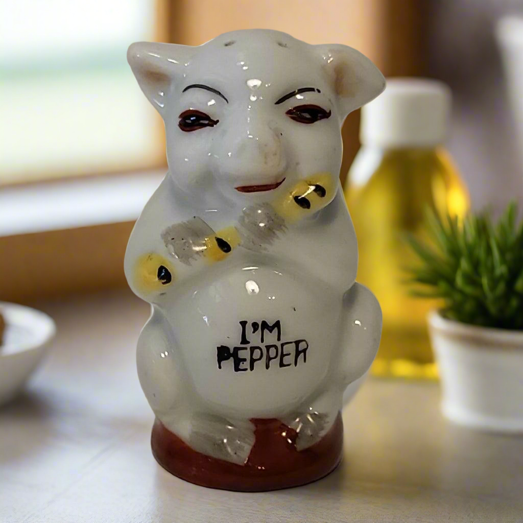 Piggy Salt & Pepper Shaker Made in Japan